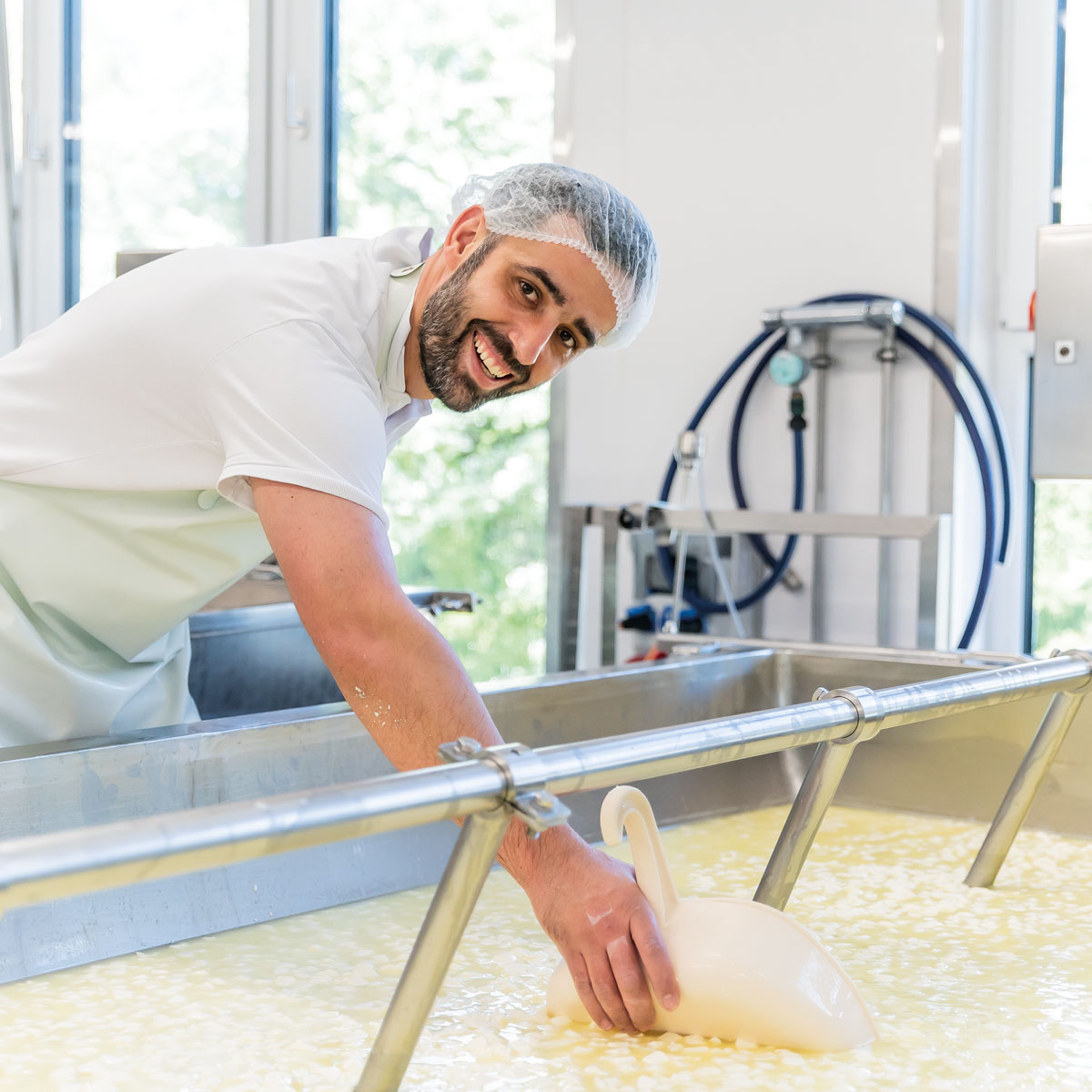 Biokäse, Biokäserei Wohlfahrt, Hofladen, Hofkäserei, Wochenmarkt, Käse, Kuhkäse, Schafkäse, Ziegenkäse, Rohmilchkäse, Frischkäse, Weichkäse, Camembert, Brie, Schnittkäse, Bockshornklee, Hartkäse, Magerkäse, Mozzarella, Münsterkäse, Scamorza, Käsespezialitäten, Käseseminare, Käsereiseminare, Genussrechte, Weißenberg, Edelsfeld, Oberpfalz, Amberg, Weiden, Nürnberg, Sulzbach-Rosenberg, Regensburg, Harald Wohlfahrt